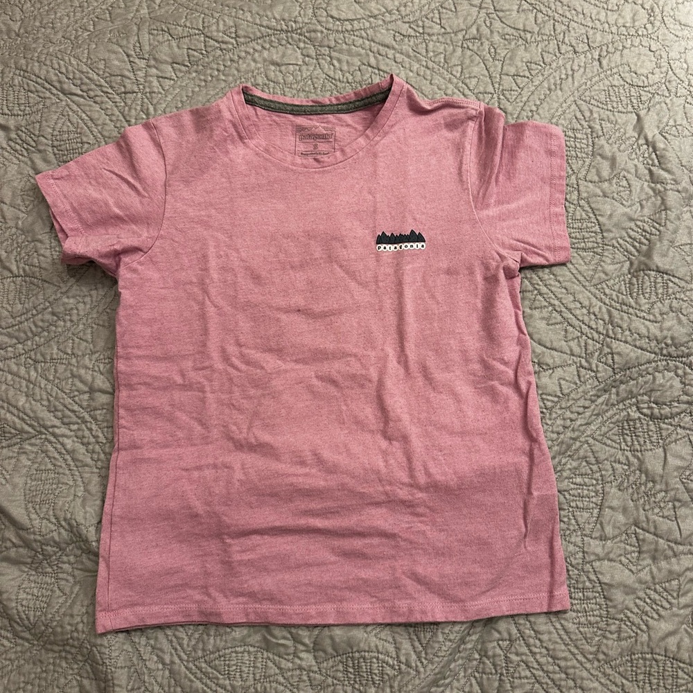 patagonia pink tee